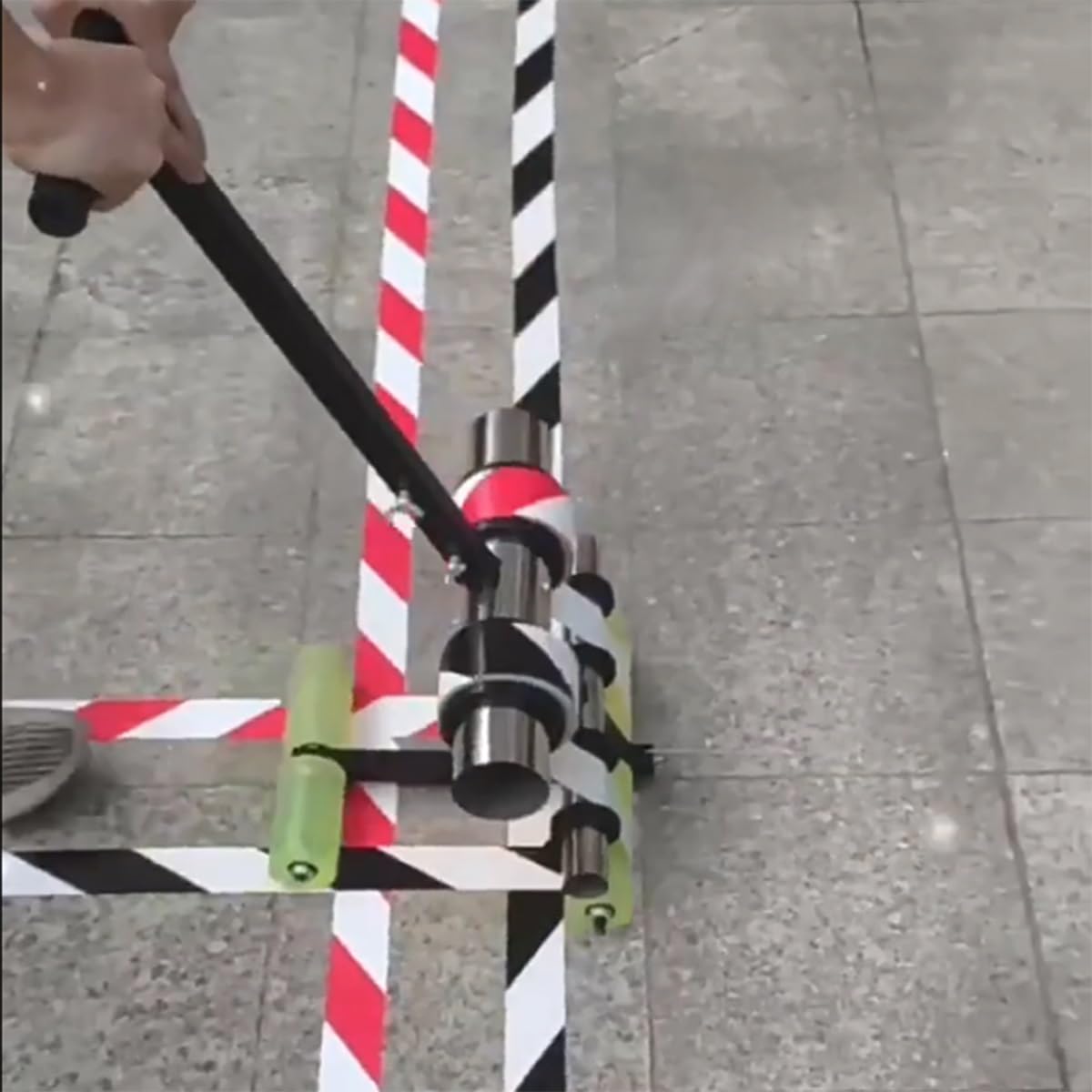 Máquina de marcado manual de cinta de empuje, máquina de pegar cinta de empuje manual, aplicador manual de cinta de suelo, máquinas de rayas de línea de campo de juego para entrada, asfalto o