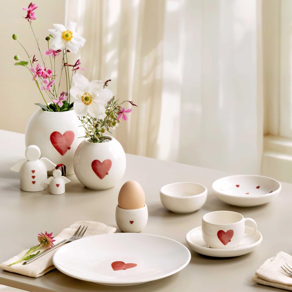 like. by Villeroy & Boch – With Love Espressountertassen 6er Set, Maße: ca. 12 x 12 x 2,5 cm, Weiß mit rotem Aquarelldekor, Spülmaschinenfest & Mikrowellensicher, Herzmotiv, Kaffeeuntertasse, Premium