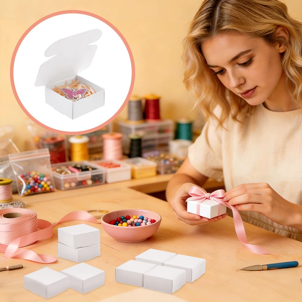 PH PandaHall 200pcs Boîte Cadeau Kraft, 5.5x5.5x2.5cm Boîtes en Carton Blanc pour Bijoux Boîtes d'Emballage Cadeau Pliantes pour Stockage DIY Artisanat Bracelets Bijoux
