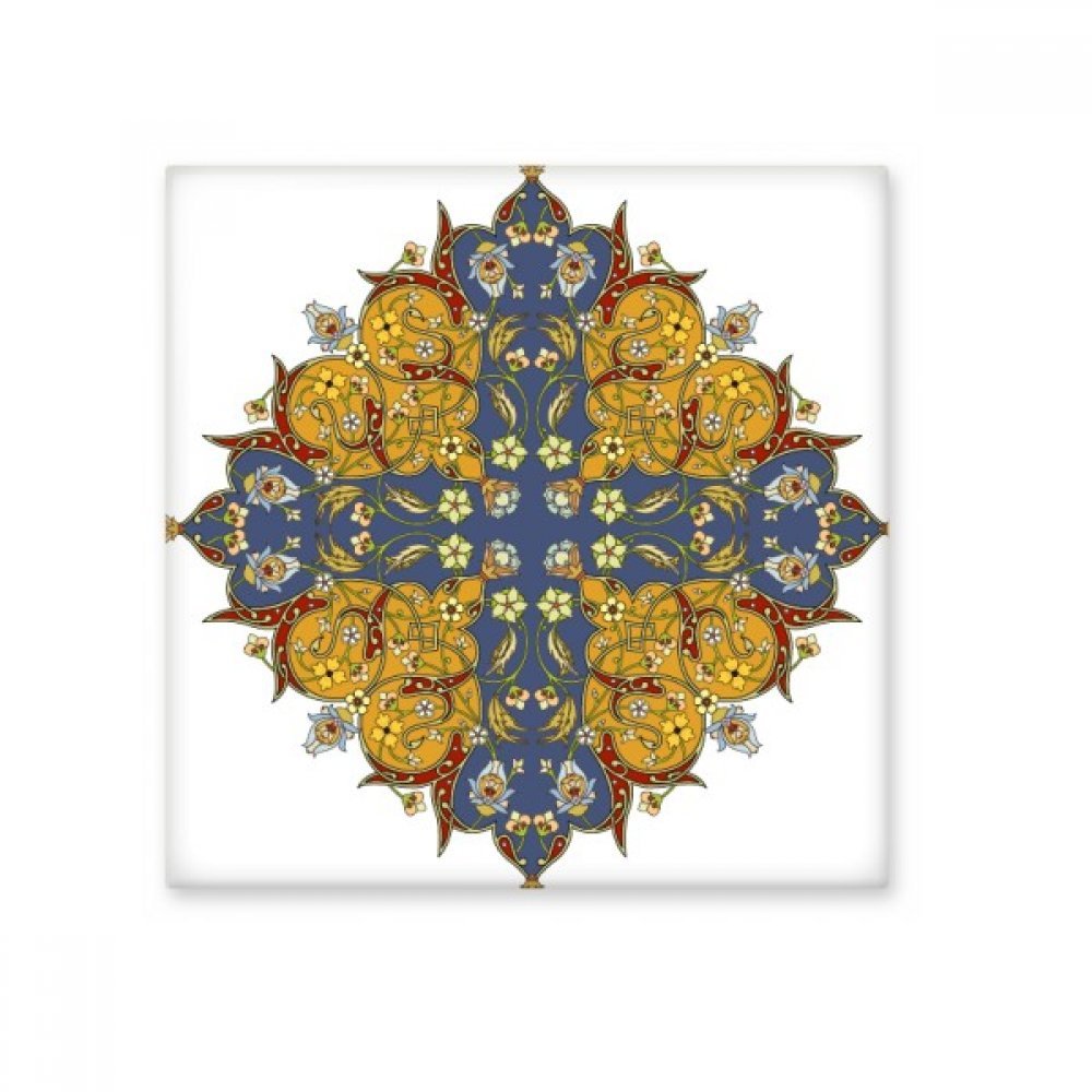Carreaux de céramique pour rénover un mur blanc avec un motif floral baroque