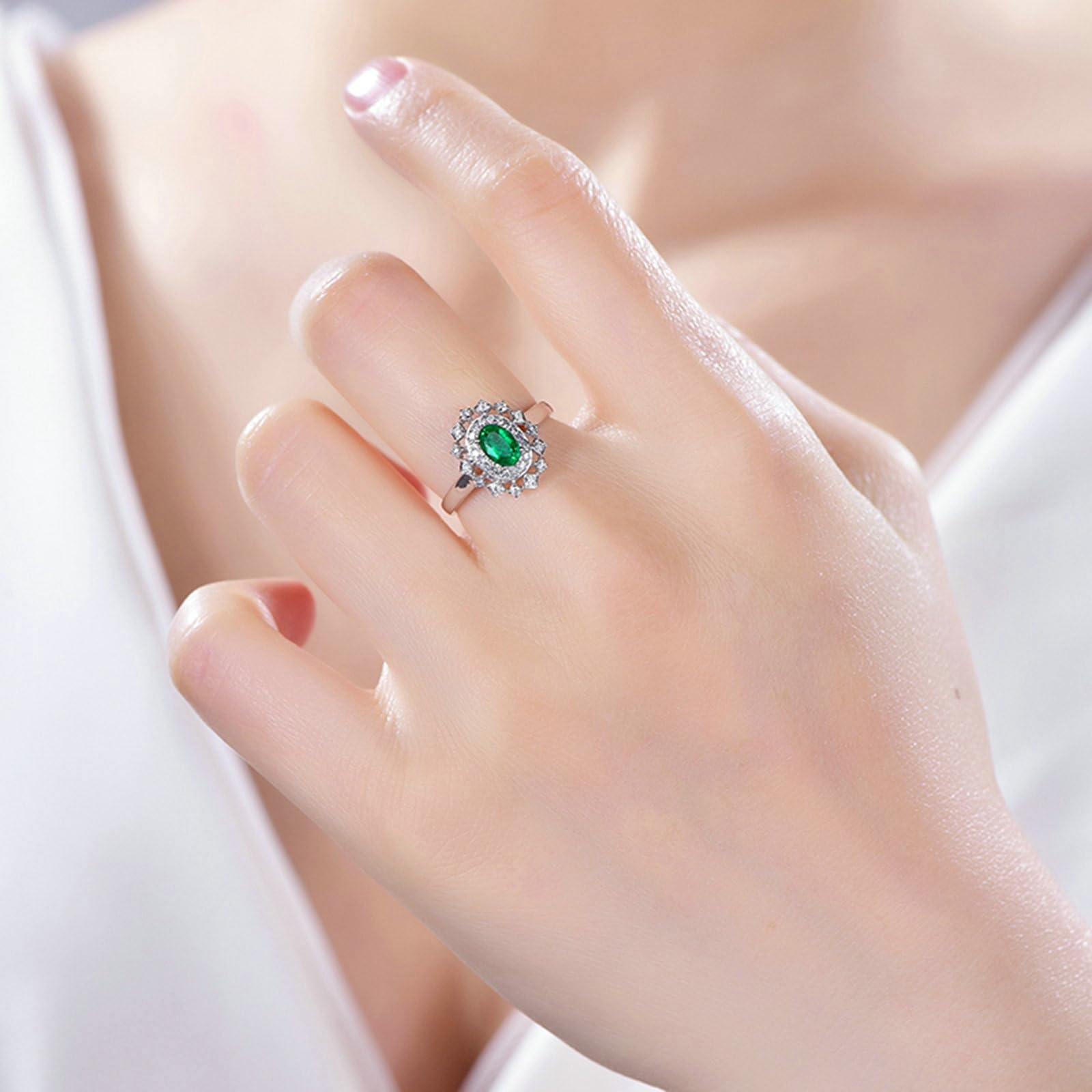 Anillo de compromiso de matrimonio para mujer, platino, anillo de boda, tamaño H 1/2-V 1/2 flor con esmeralda ovalada de 0,5 quilates y moissanita 0,21 quilates