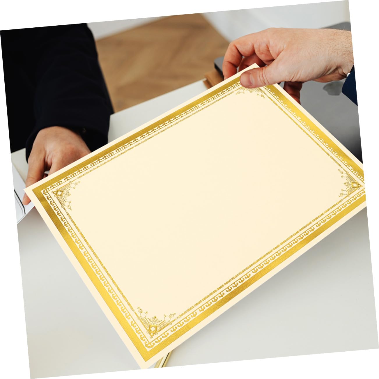 35 Stück Abschlussfest Zertifikatspapier mit Edlem Goldprägung Bedruckbares Papier für Schulanfang Party Glattes Schreiben und Dekoratives Ehrenurkunde Blankopapier