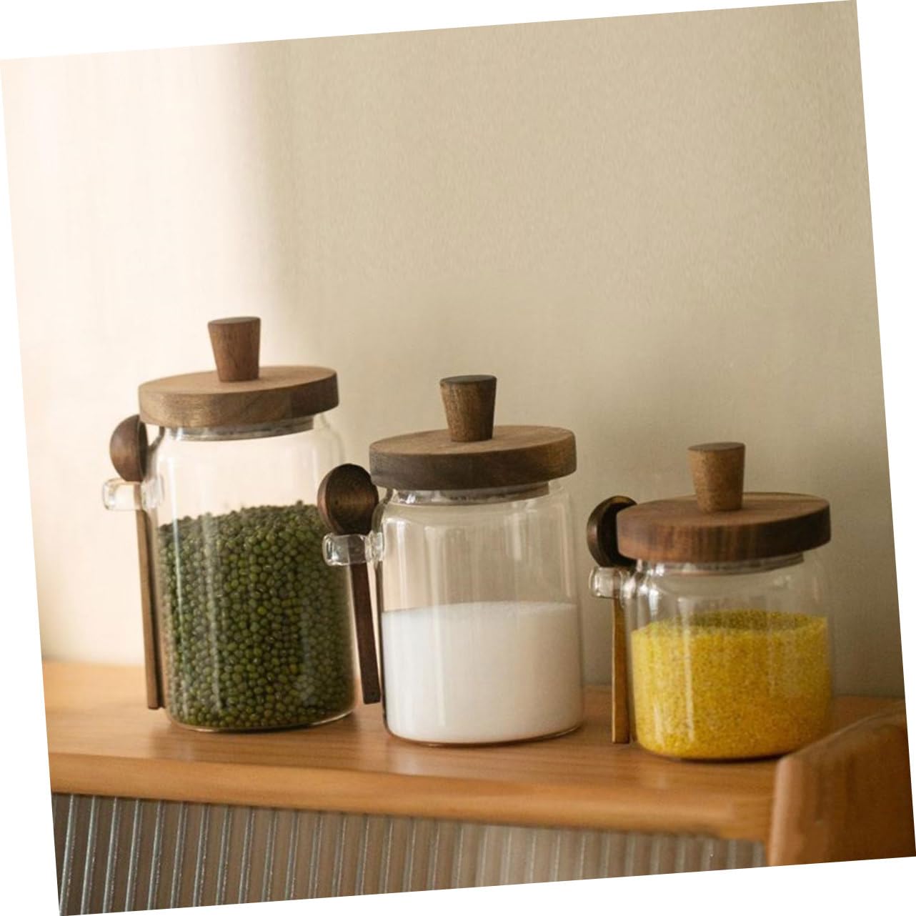 Gewürzbehälter 3 Stück aus Glas mit Holzdeckel und Löffel Luftdicht | Inhalt 850/550/400ml, Drei Größen, für Küche, Restaurant, Platzsparend, Schlichtes, Modernes Design