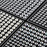 VERPACKUNG - 2 Blätter 4 mm transparente klebrige Strass-Ketten (750 Strasssteine), 2 Blätter 3/4/5/6 mm transparente Strasssteine (330), 2 Blätter 3/4/5/6 mm transparente farbige Strasssteine (330 Stück) und 2 3/4/5/6 mm Blätter weiße Perlen (330 Stück).