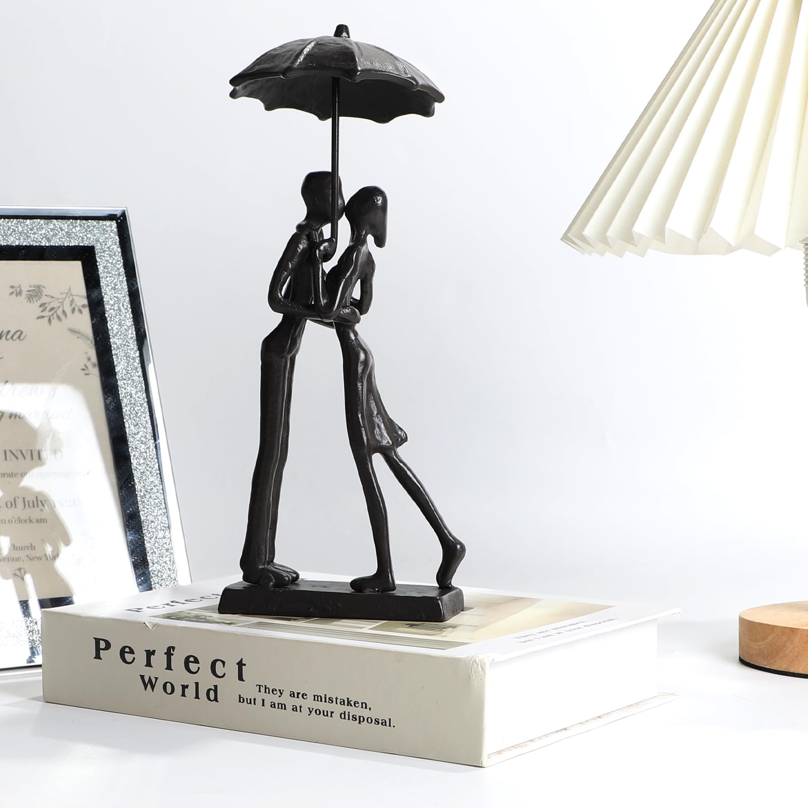 Statuette e statue di coppie di statue retrò in ferro Figura astratta in metallo nero Statue di coppia di metallo bacio sotto decor per San Valentino, compleanno,Anniversario matrimonio regalo
