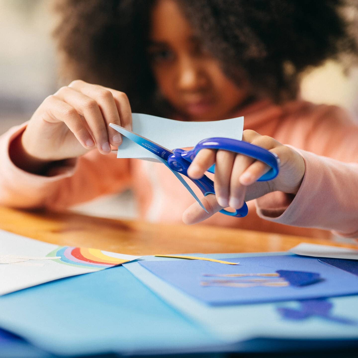Fiskars Forbici per Bambini da 8 a 11 Anni, Per Mancini, SoftGrip, Lunghezza: 15 cm, Effetto Ombre, Blu, 1067854