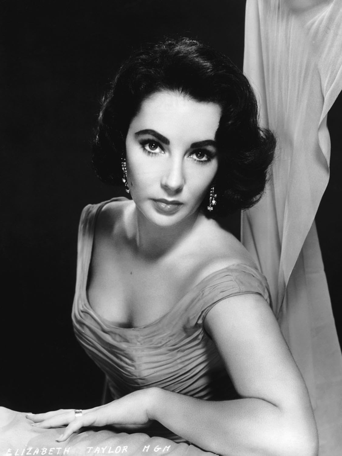 Amazon.com: ART.COM Wall Photo Elizabeth Taylor (b/w photo), 12