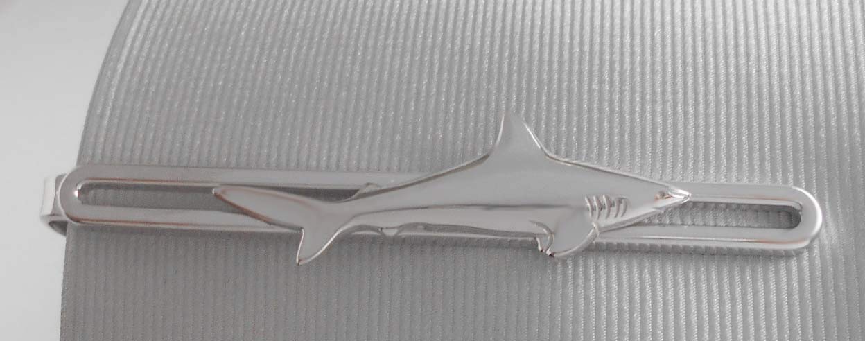 Hai Krawattenklammer Krawattennadel ca. 6,8 cm lang made in Germany silbern glänzend + Geschenkbox - Accessoire für die Seidenkrawatte
