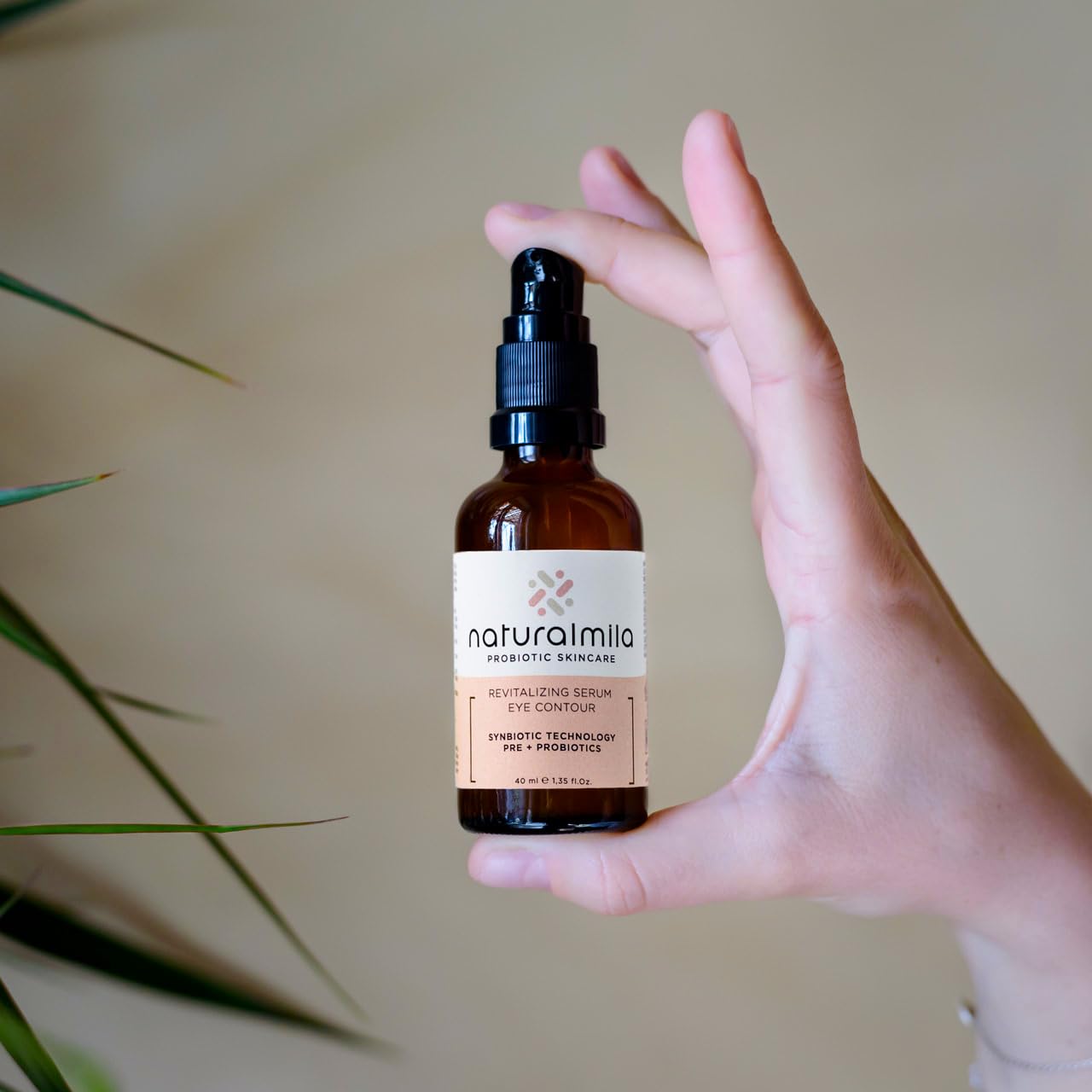 Naturalmila – Siero Contorno Occhi Antirughe Probiotico e Rivitalizzante con Acido Ialuronico, riduce Borse e Occhiaie, Idrata in profondità – Dermatologicamente Testata - eye serum lifting, 40 ml