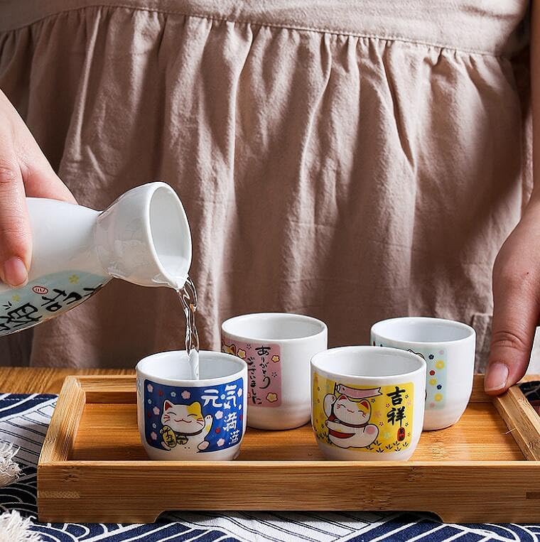 EatingBiting 5pcs set Japanese Maneki Neko Ceramic Sake Set Lucky Cat Sake Cups Glasses Bottle Set with 1 Serving Carafe Bottle (180ml) 4 Cups (40ml) Lucky Cat Pattern