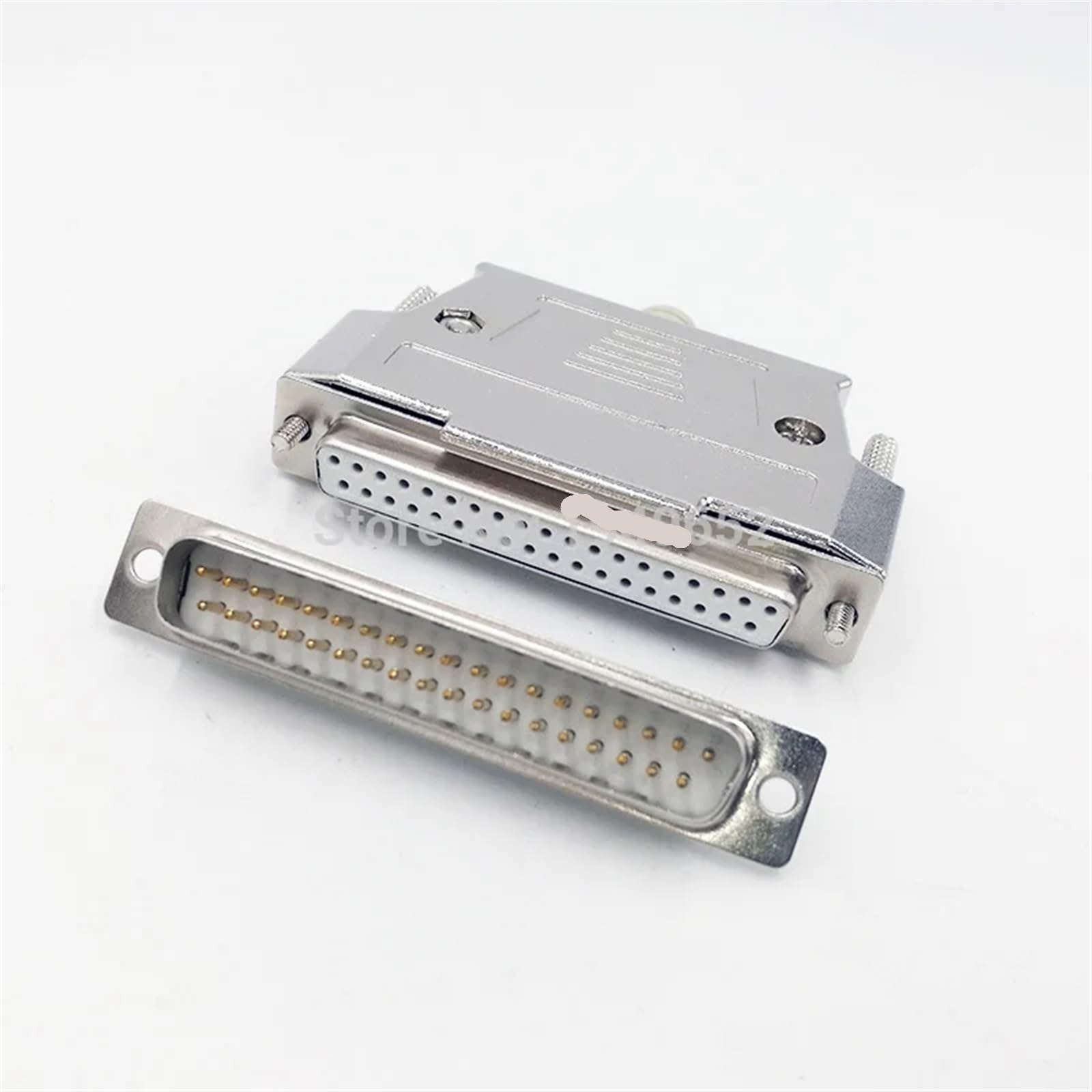Connecteur DB37 femelle 2 rangées avec boîtier métallique de protection