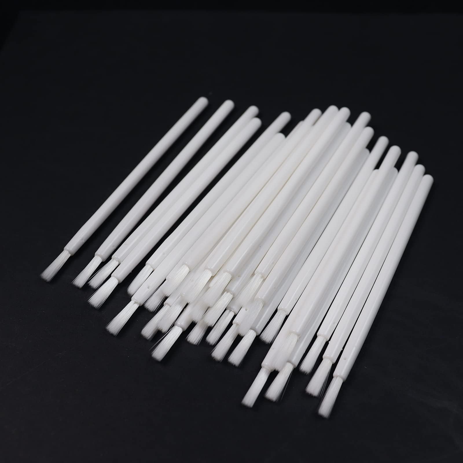 100 Pcs Disposable Makeup Lip Brushes Lipstick gloss brush Lip Gloss Applicators with Soft Brush Head Cosmetic Lip Brush Wands mini paint brushes for cookies (White)