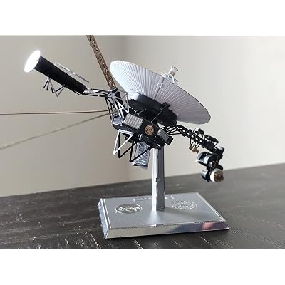 Metal Earth Voyager Spacecraft – Kit De Modelo 3D En Metal Con Pinzas, Escala Detallada Para Coleccionistas