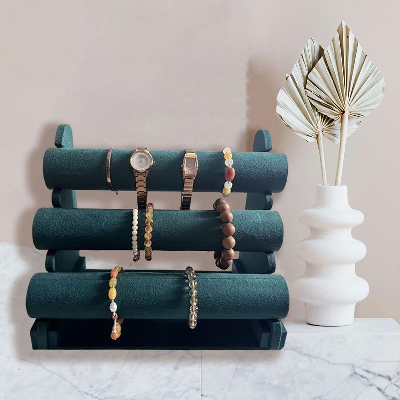 Présentoir pour bracelets en flanelle vert et porte-bijoux chic