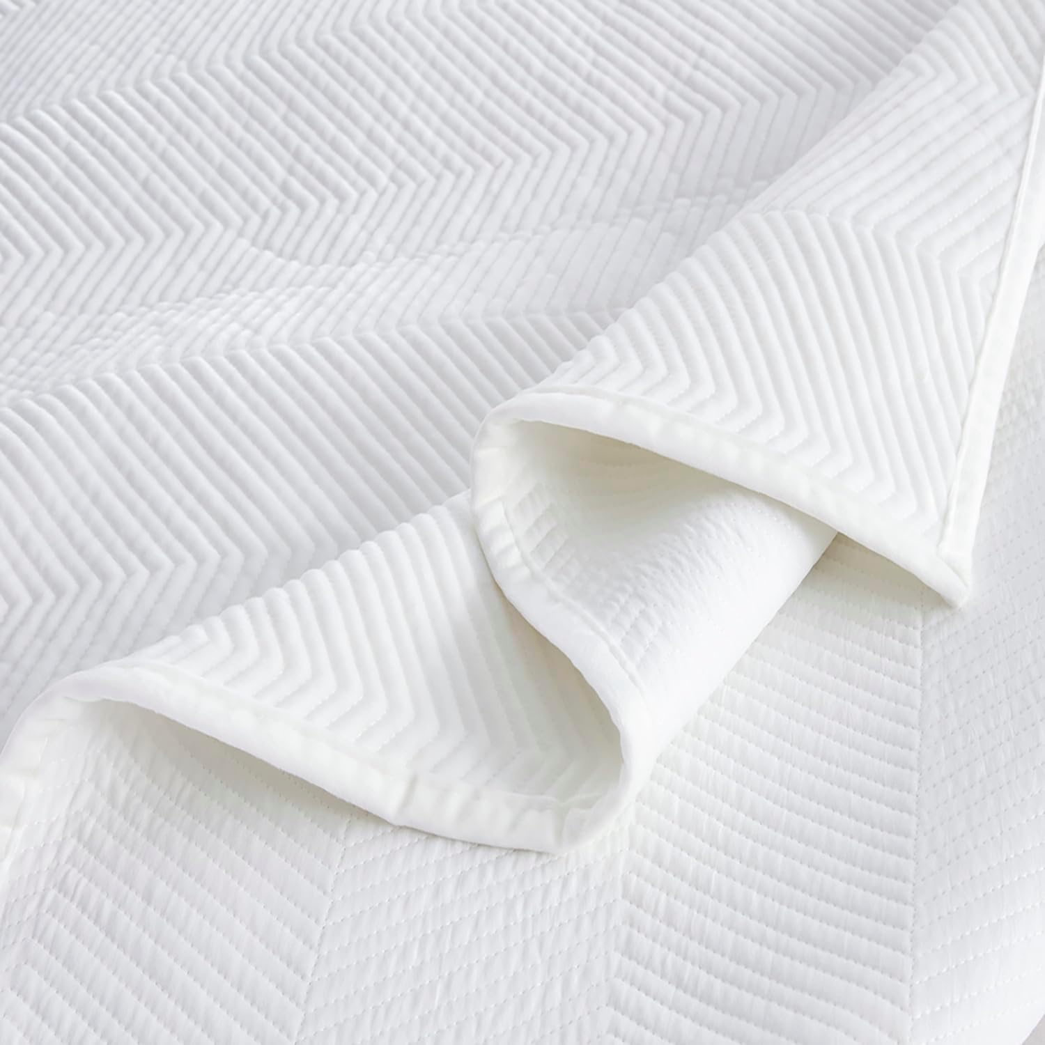 Pointehaven Chevron Design Oversized Velvet 3 pc White Quilt Set, Full/Queen
