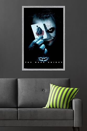 Miniatura 16 de Trends International Póster de pared de la película de DC Comics, The Dark Knight, The Joker with Batman, 22.375 x 34 pulgadas, versión enmarcada