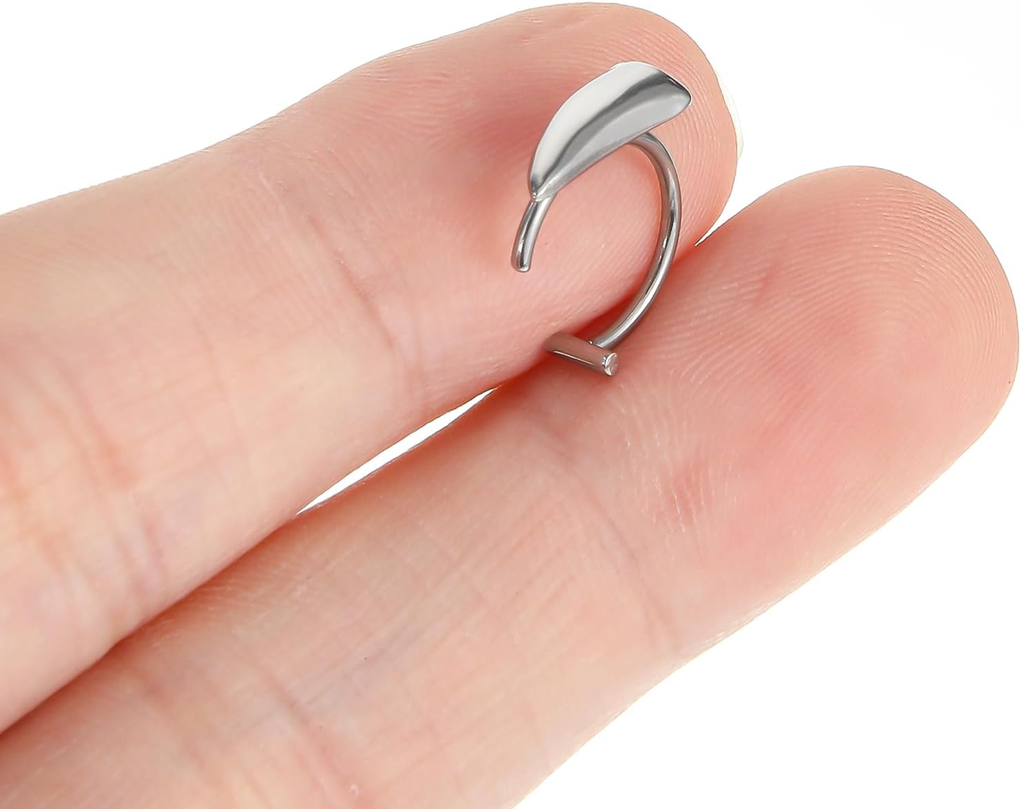 Ymapinc 2PCS Fake Lip Rings for Women, Stainless Steel Wolf Teeth Piercing Jewelry Vampire Tooth Lip Studs Trend Personalized Fangs for Women Men(Silver)