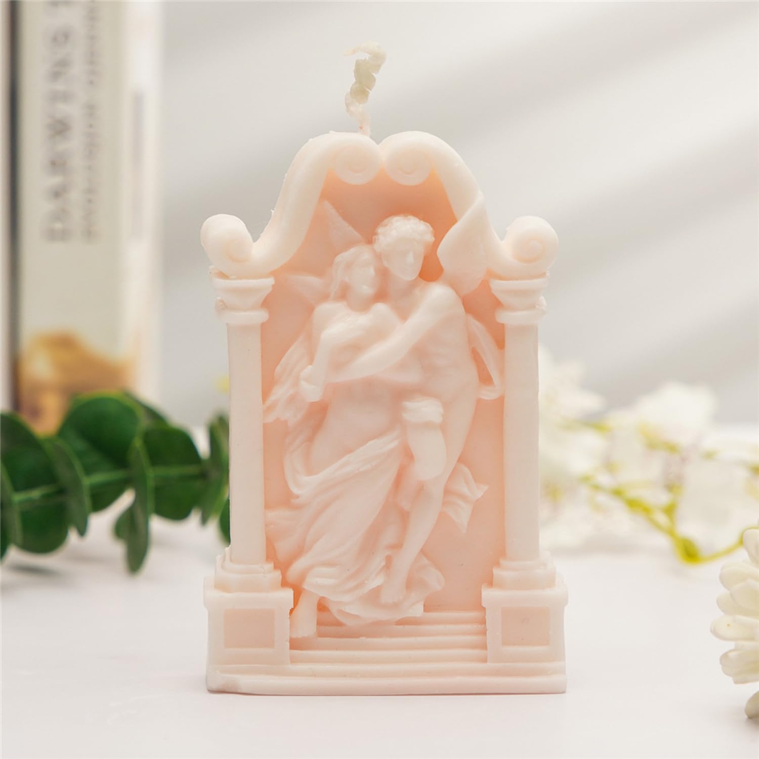 Hugging Angel Shaped Scented Candle,125G Aesthetic Handmade Soy Wax Aroma Decorative Art Candle for Table Photo Prop Valentine's Day Wedding Birthday,