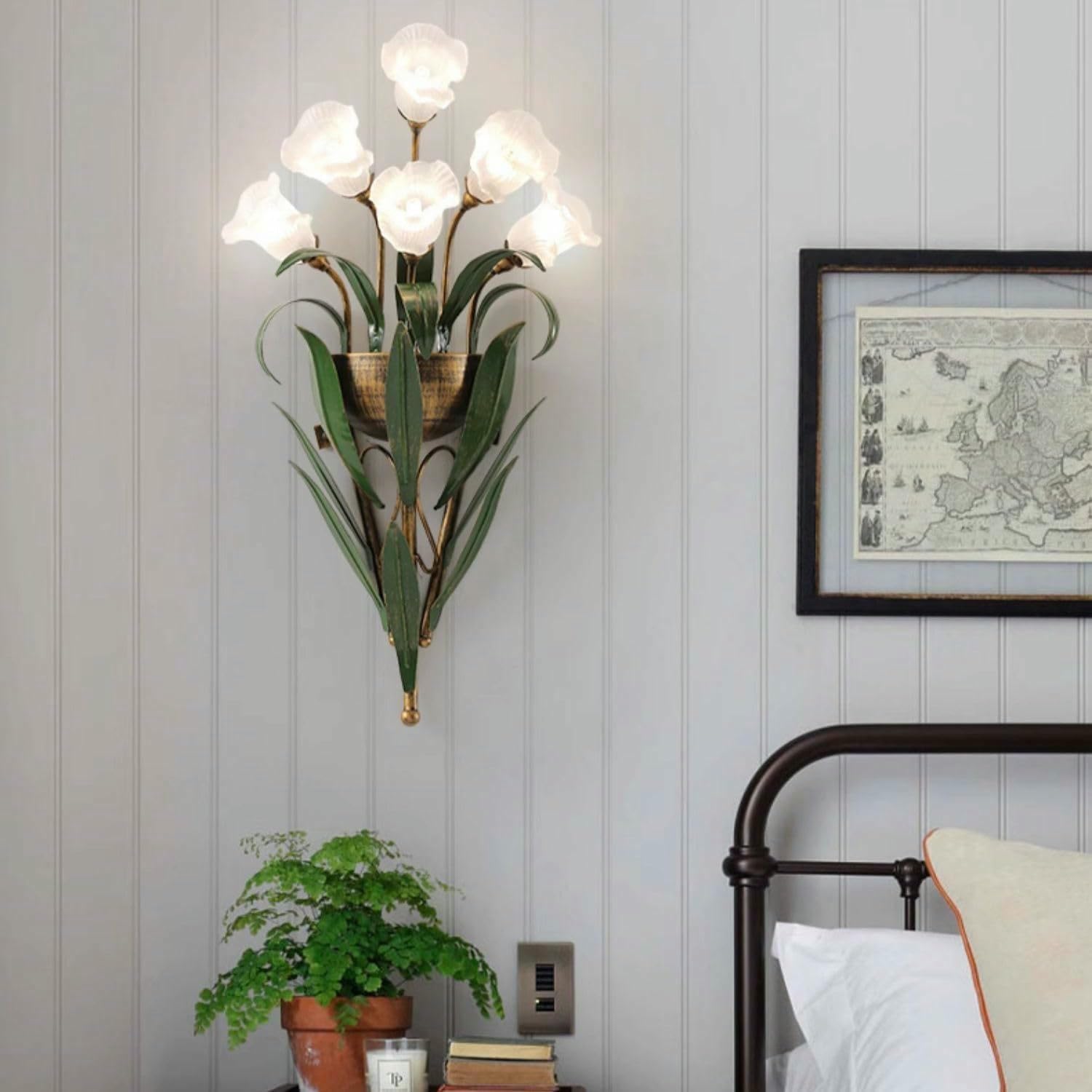 AroimRex Wall Sconce Vintage Floral Wall Lamp Elegant Glass Lampshade Wall Lamp Creative Antique Metal Light Body with Flower Beside Lamp Suitable for Bedroom Kitchen Island Entryway Living Room
