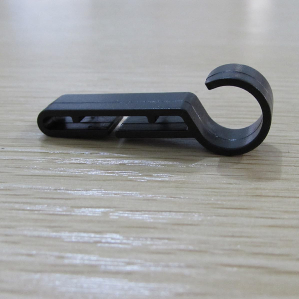 Clip Fermacasco Neri in Plastica Antiscivolo per Fibbia di Sicurezza, 8 Pezzi Facili da Usare per Accessori Casco Antinfortunistica e Aggancio Sicuro