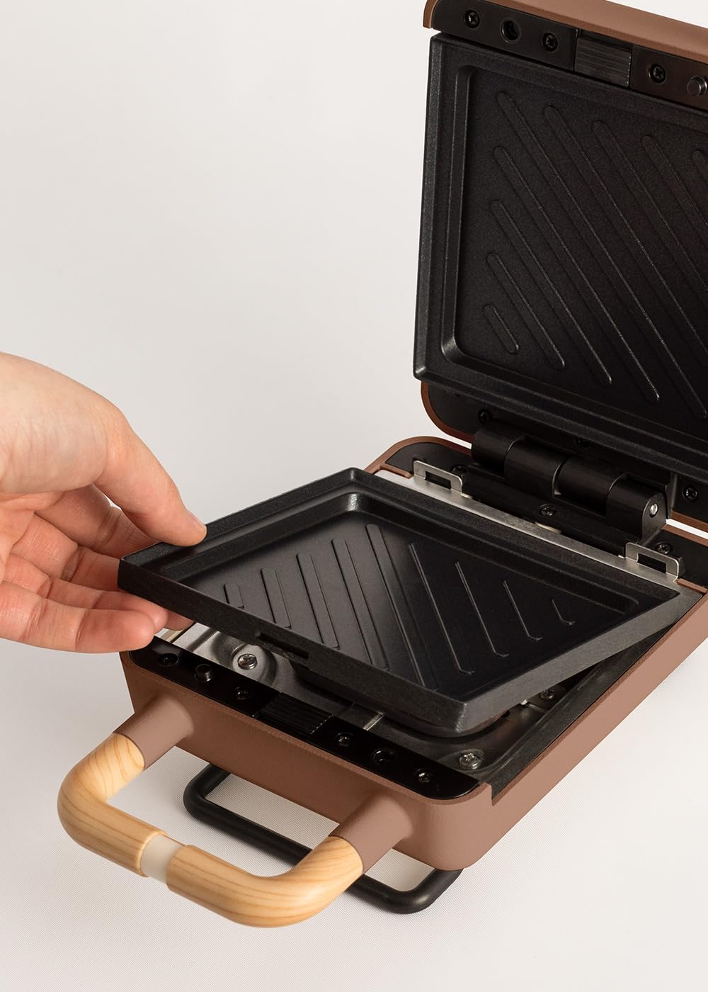 CREATE/STONE STUDIO/Tostiera individuale per sandwich e waffle Moka / 2 piastre intercambiabili: sandwich-grill e waffle, antiaderente, apertura 100º, autospegnimento, 600W