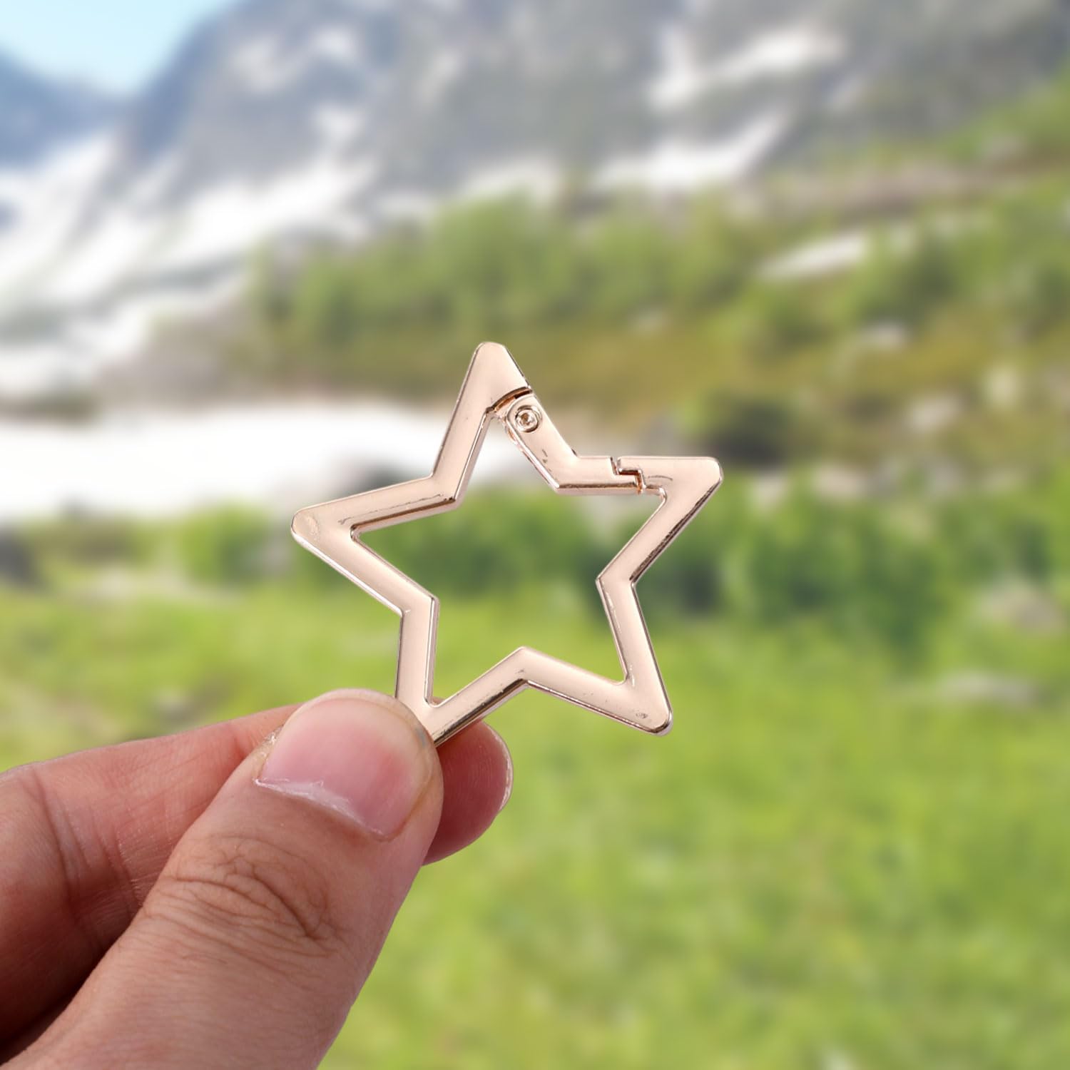 Metal Star Carabiner, Star-Shaped Spring Snap Keychain Smooth Key Holder Clip Zinc Alloy Keyring Clasp for Purse Wallet Outdoor Accessories Camping Hiking Key Chain (Gold) - Image 3