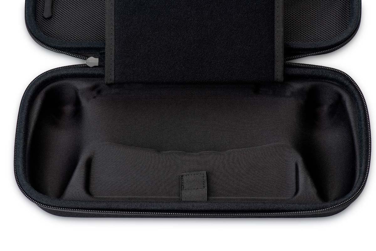 Nacon Pochette de Rangement Officielle PlayStation Portal avec Compartiment intérieur pour l'adaptateur Secteur (Noir)