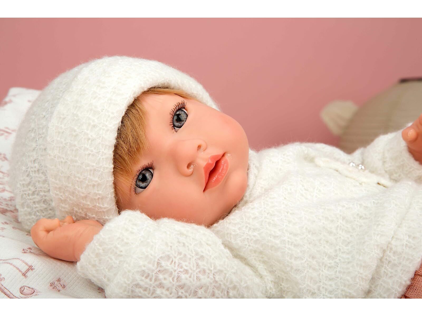 ARIAS - Reborn 40 cm Julia. Bambino realistico con vestiti rosa e bianchi. Include cuscino, ciuccio, ciuccio, pannolino, libro della famiglia e certificato di autenticità. Giocattolo Bambini +3 anni