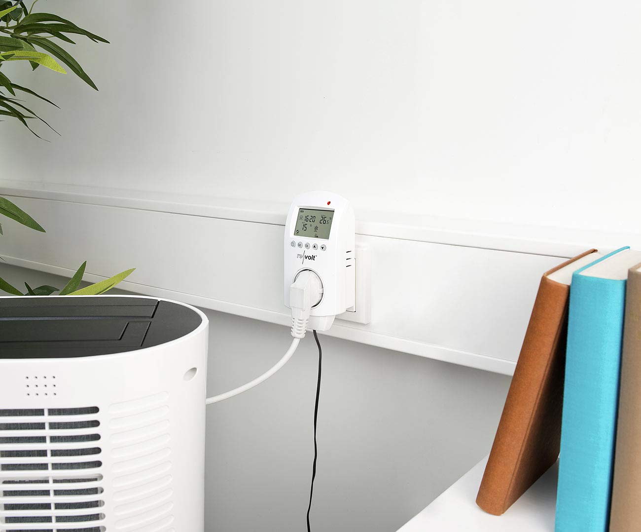 revolt Thermoschalter: 2er-Set digitale Steckdosen-Thermostate für Klimageräte, Sensor, 3680W (Steckdosenthermostat Frostwächter, Steckdosen-Thermostat mit Fühler, Steckdose Schalter)