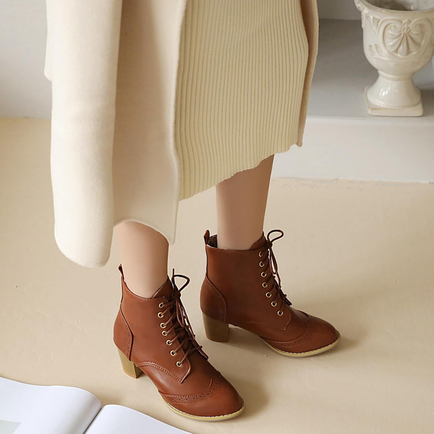 UniqueStride Women's Brogue Ankle Boots Lace Up Bootie with Chunky... - 第 27/35 張圖片