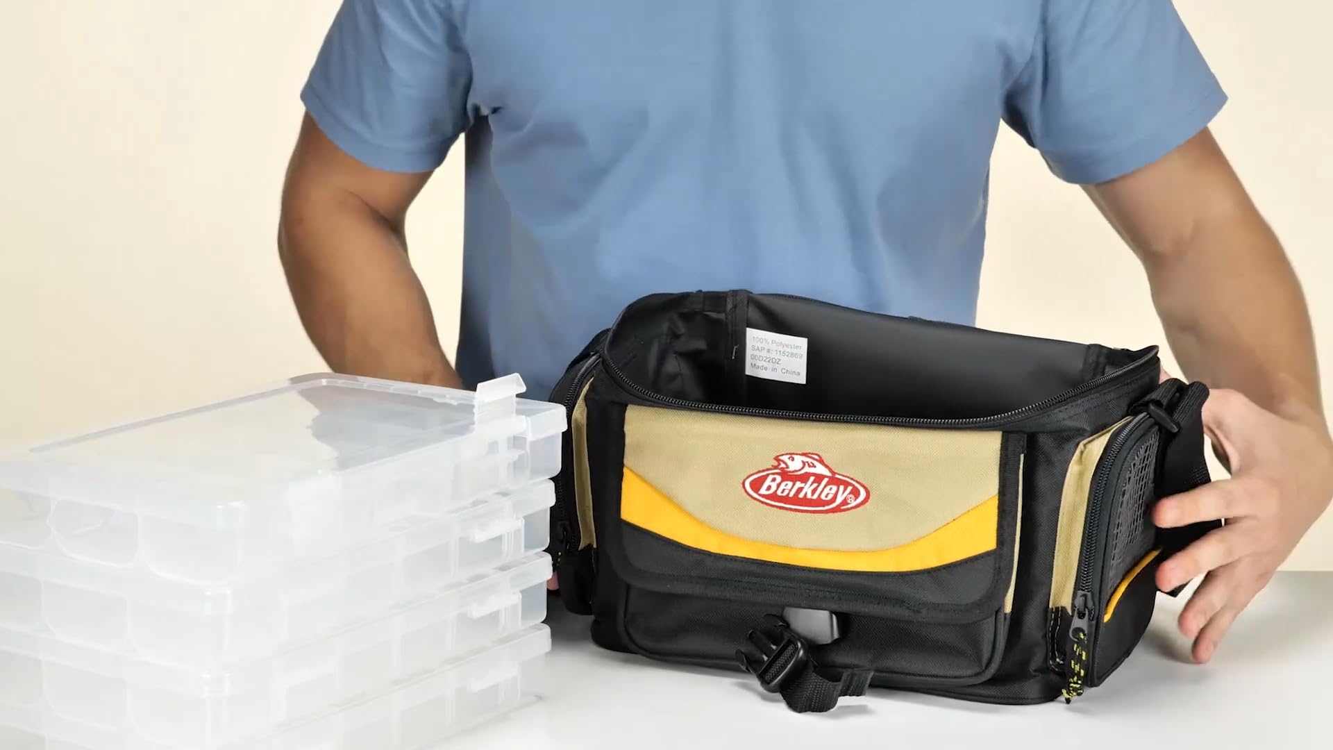 Berkley System - Practica Borsa da Pesca con 4 Scatole per Esche da Pesca e Scatole per Attrezzatura da Pesca con tracolla imbottita