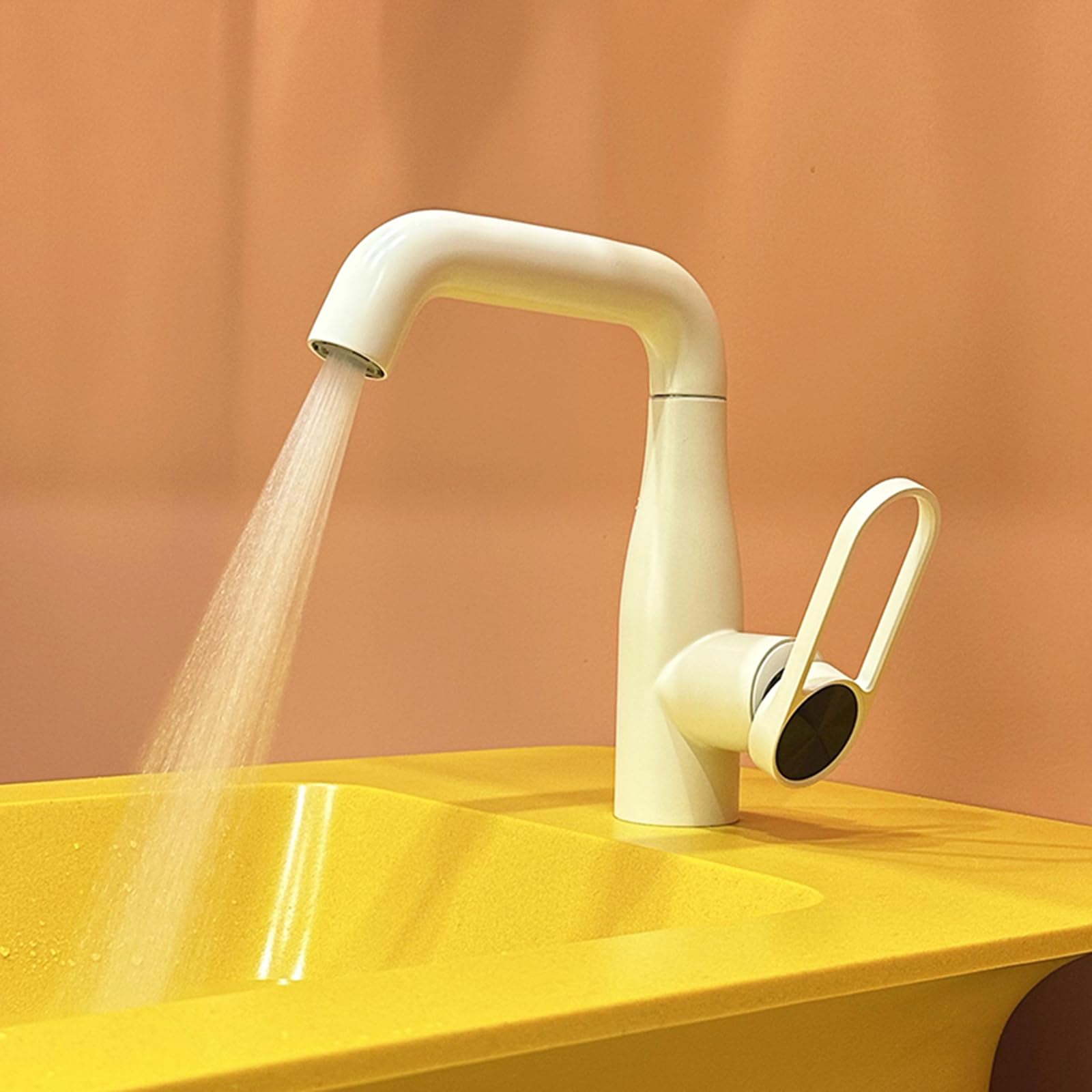 Robinet de lavabo pivotant en laiton au design moderne pour salle de bain
