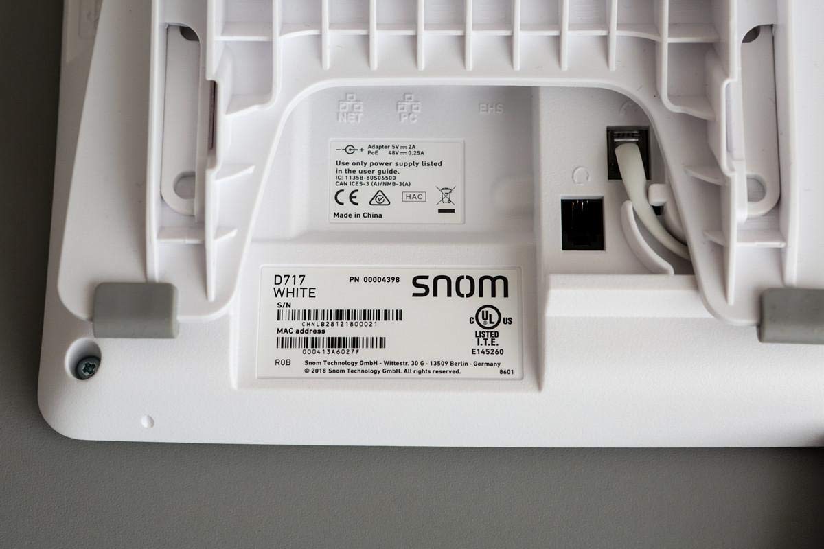 SNOM D717 Globale desk telefonico (3 auto-etichettatura tasti funzione, colori ad alta risoluzione TFT, sensore di luce integrato, PoE IEEE 802.3af); Bianca; 00004398