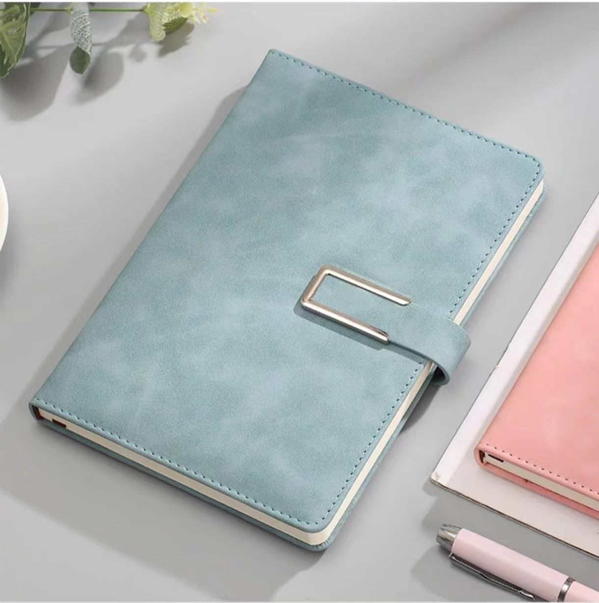 CAVALO - Be Unique Agenda in pelle PU con chiusura magnetica e portapenne, blocco note giornaliere, per uomini e donne, pagine senza data e a righe, dimensioni 15,2 x 21,6 cm, 200 pezzi