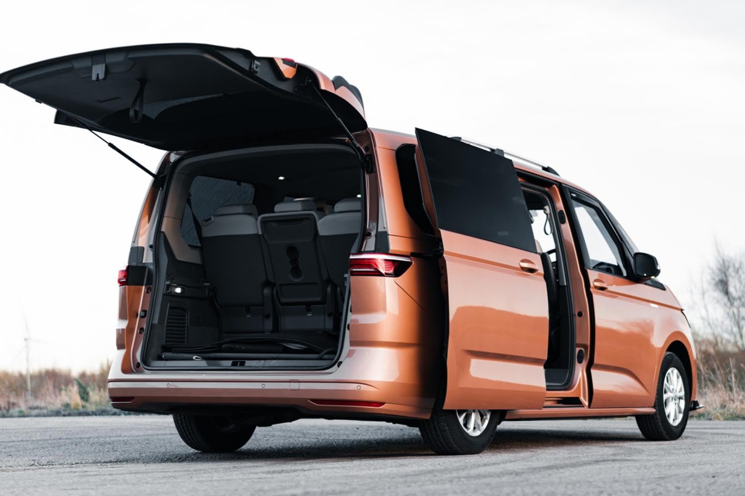Sonnenschutz Blenden passend für VW T7 Multivan ab 2021 (Langversion/langer Überhang, nicht bei Schiebefenstern) Komplett-Set AZUGA AZ17002943 Sonnenblenden