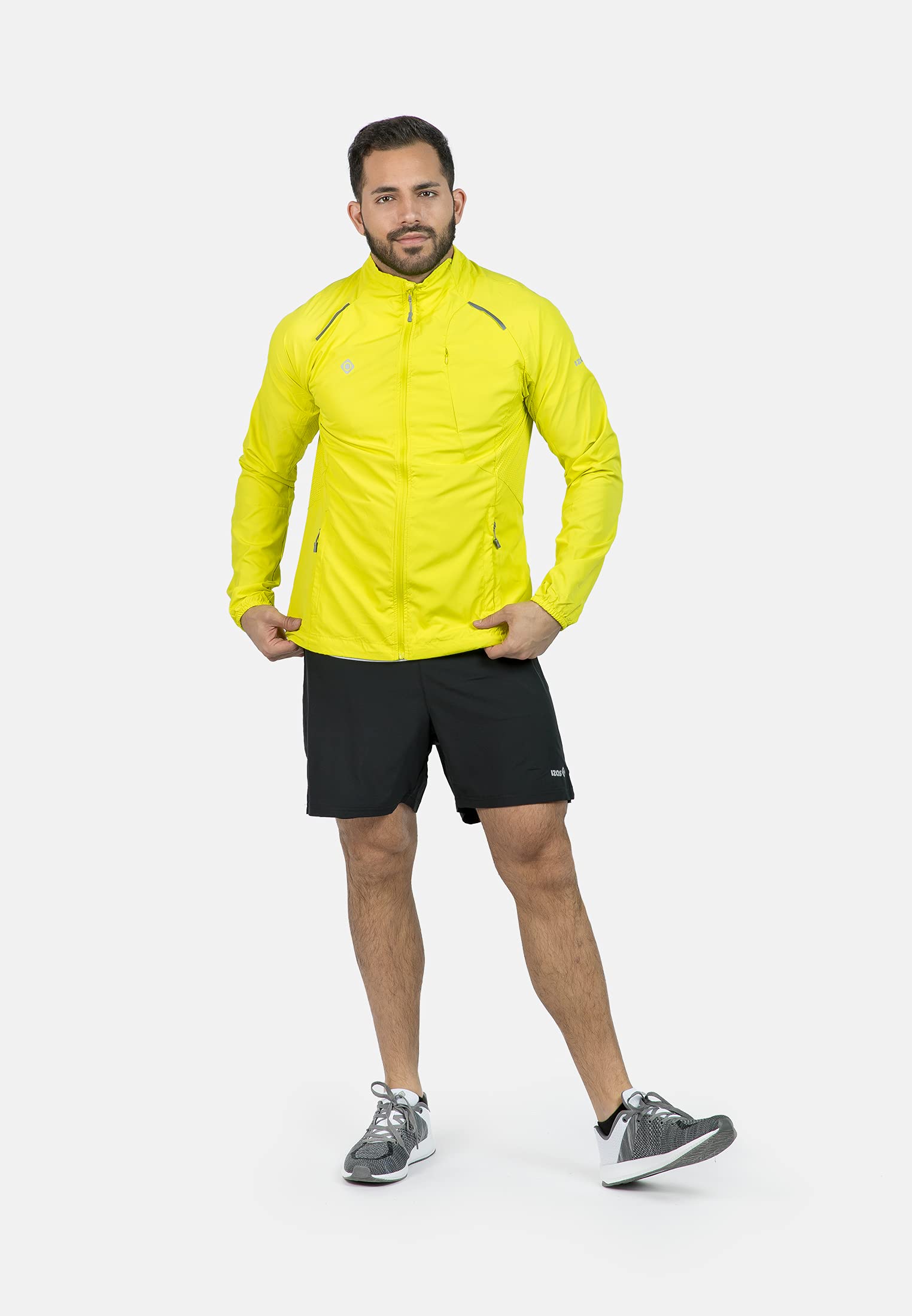 IZAS Brezel Giacca Leggera da Uomo per Running e Trekking. Tessuto AWPS, DRY e Coolspeed. Taglio Aderente e Maniche Anatomiche. Ventilazione e Dettagli Riflettenti