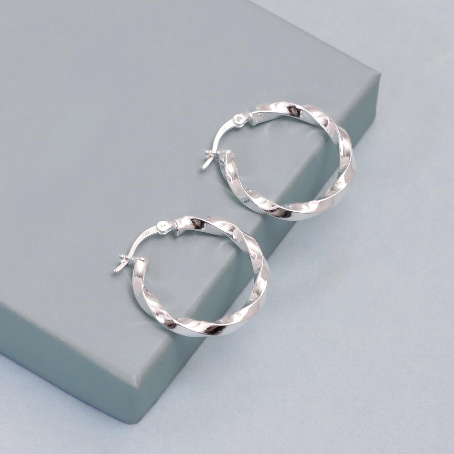 LeCalla 925 Sterling Silver Twisted Hoop Earrings for Women | Hypoallergenic Lightweight 2.5MM Square Tube Twisted Hoop Earring | Women's Classic Twist Click-Top Hoop Earrings Jewelry 20/25/30/35MM