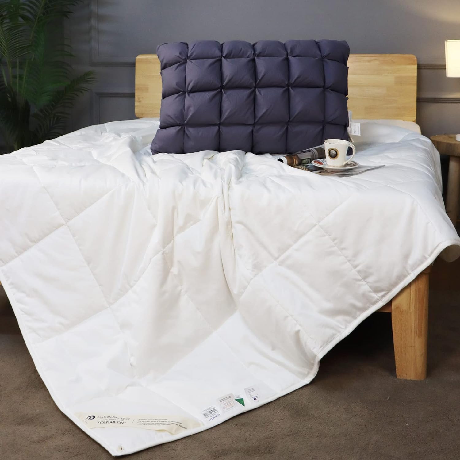 YOUR MOON White Queen Size Lightweight Wool Comforter and Gray Queen Size Soft Pillow