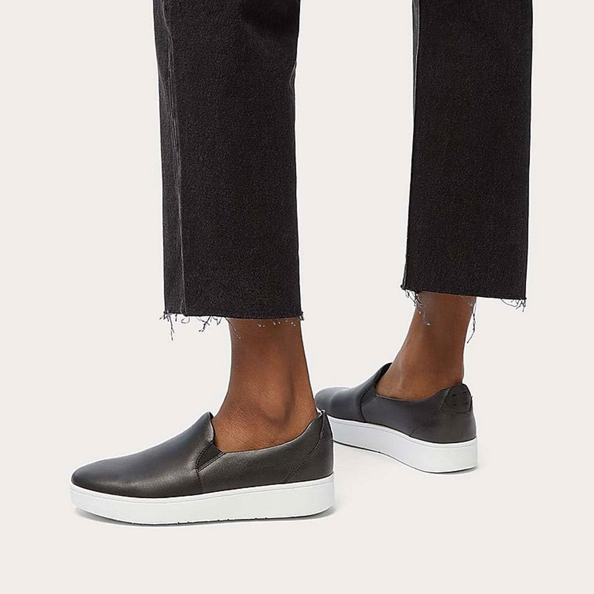 Amazon.co.jp: FitFlop FC7001-050 ラリーレザースリップオンスケート 