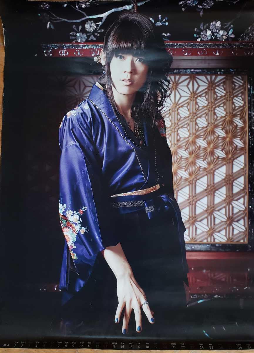 Amazon.co.jp: 和楽器バンド 亜沙 ポスター カレンダー : 文房具