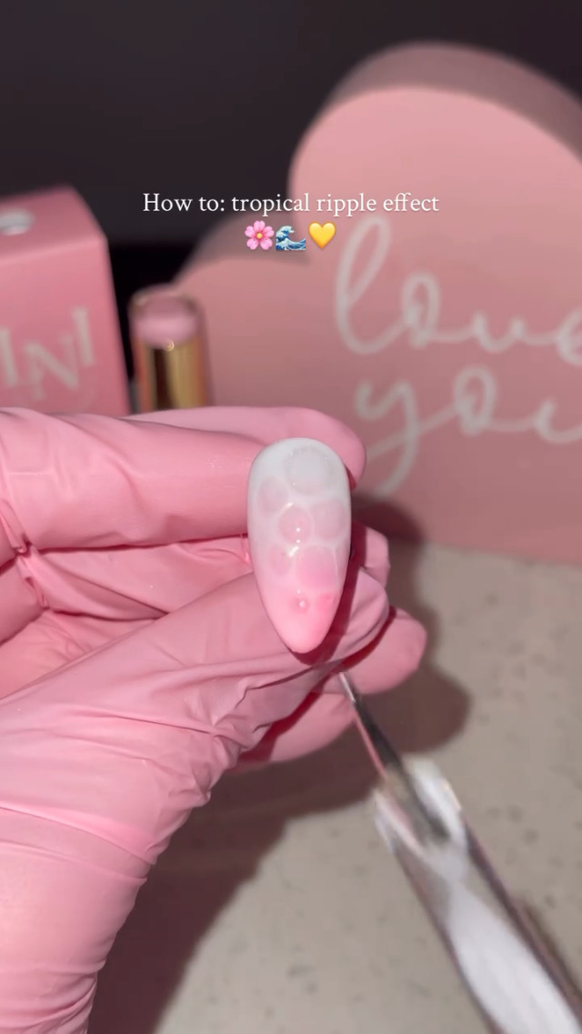 ネイルカラー・マニキュア beautiful people NAILSINK ネイルもファッションを表現するためのひとつ。NAILS INC