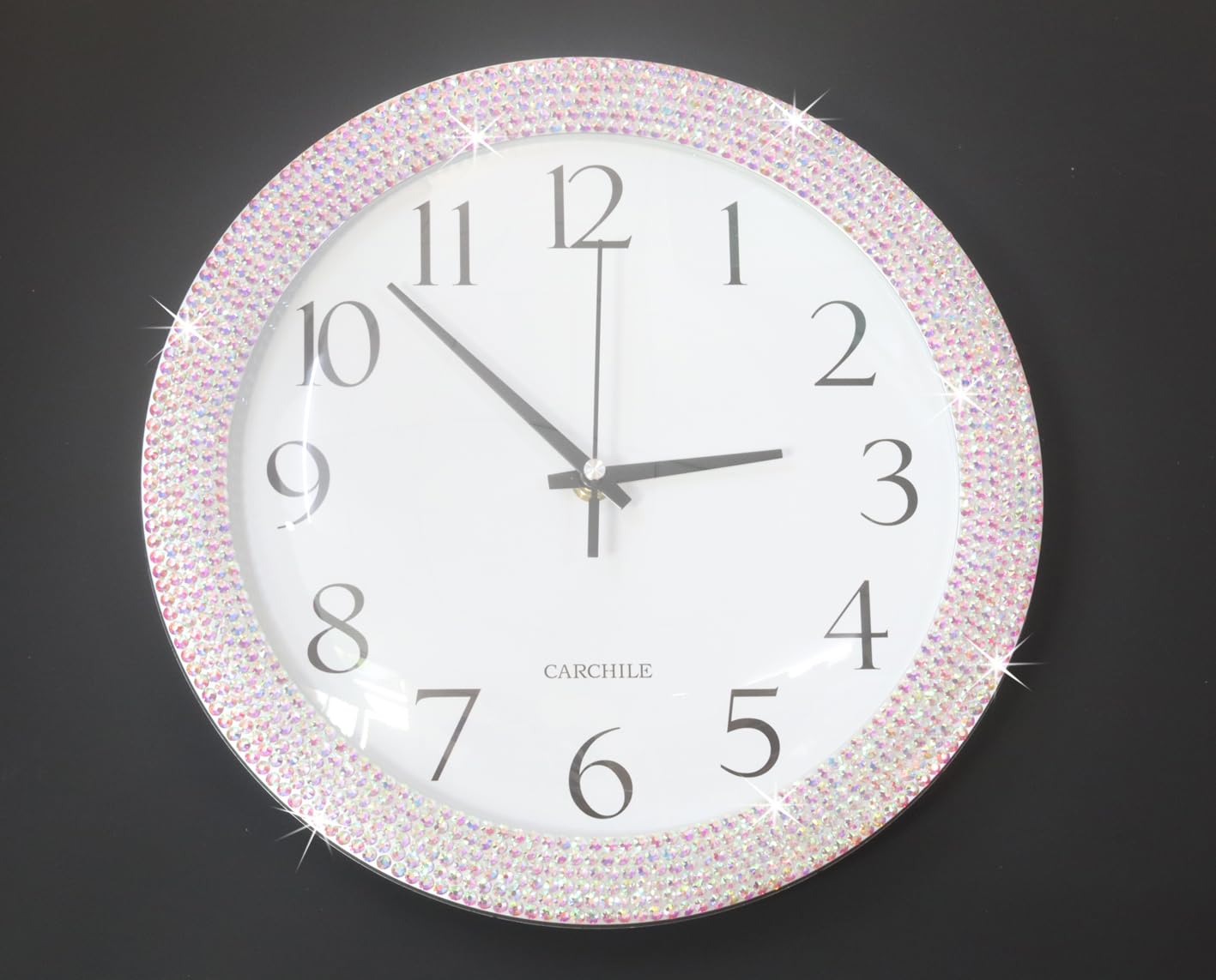 Horloge murale argentée ronde 29 cm au cadre en cristal scintillant couleur AB