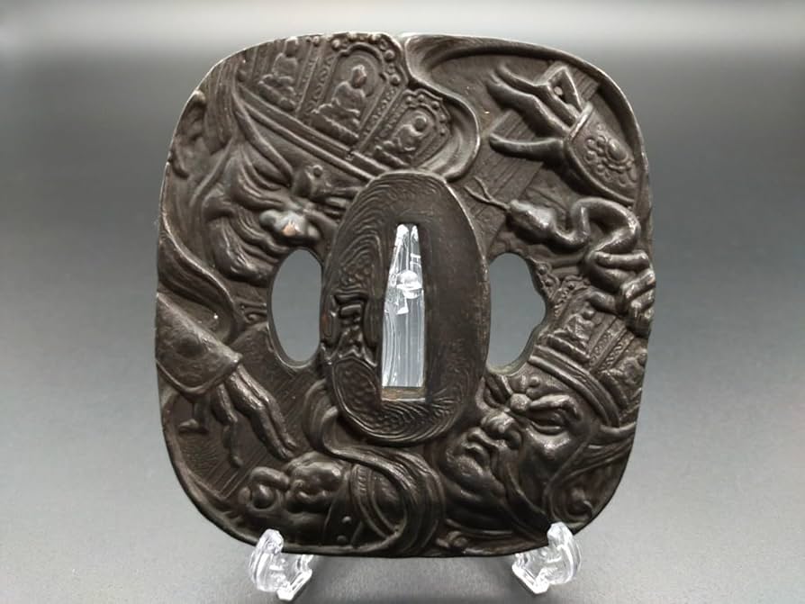 花彫刻 鉄製 鍔(つば) 値下げ交渉オッケー 花彫刻 鉄製 鍔(つば) 値下げ交渉オッケー