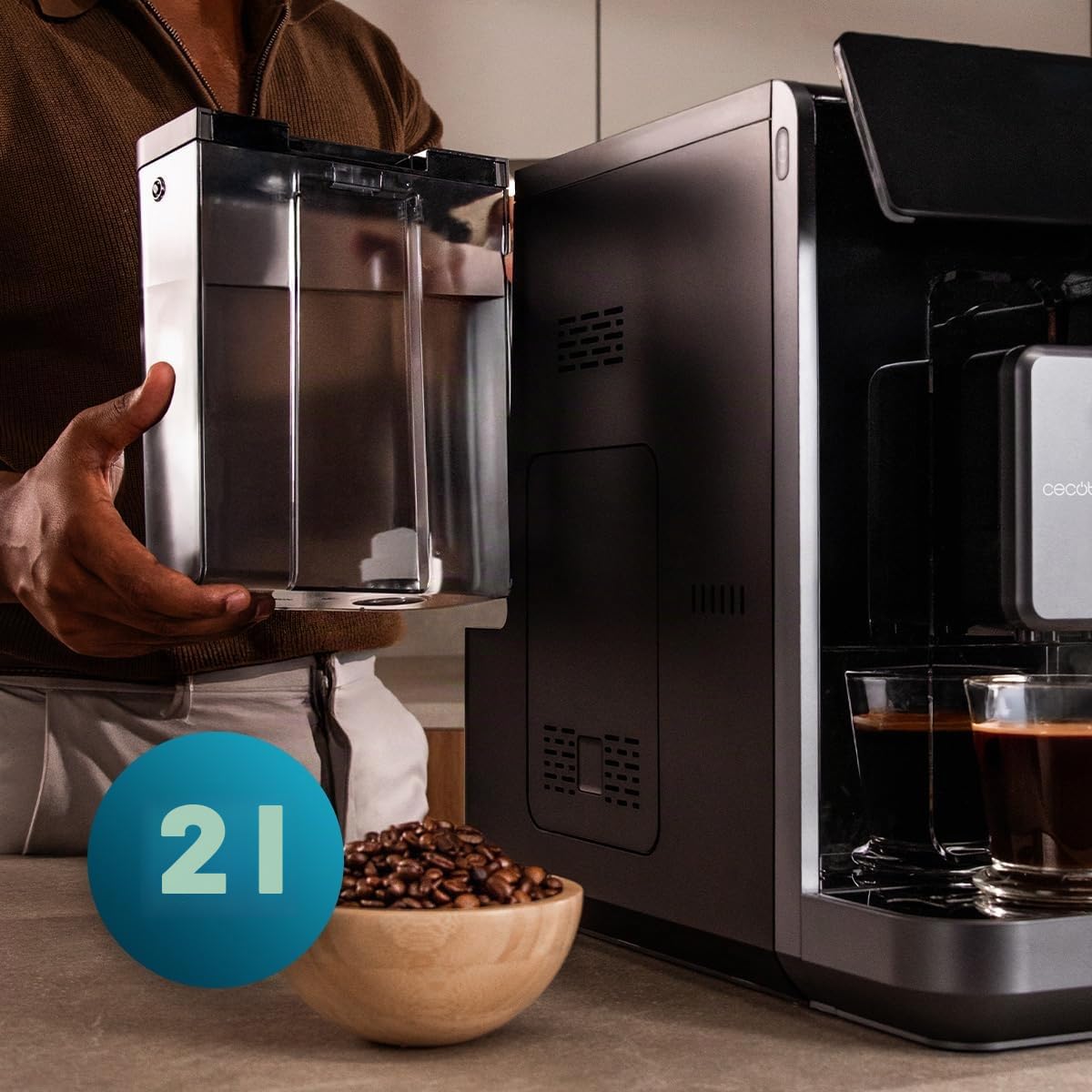 Cecotec Kaffeevollautomat mit Milchbehälter Cremmaet Lungo Latte Art, 2230W | 19 Bar, 20g Verarbeitungsgruppe, 7 Getränke, Bildschirm und Touch - Steuerung, Gleichmäßiges und Präzises Mahlen, 2L Behälter