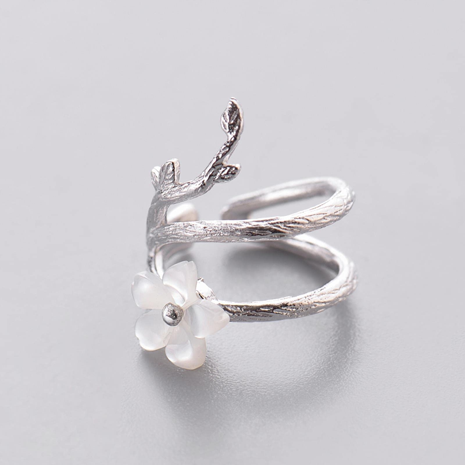 LOKILOKI Orecchini A Clip in Argento 925 con Fiore di Ciliegio Bianco Orecchini A Polsino Rotondo con Fiore Senza Piercing per Donna Elegante Gioielleria Fine