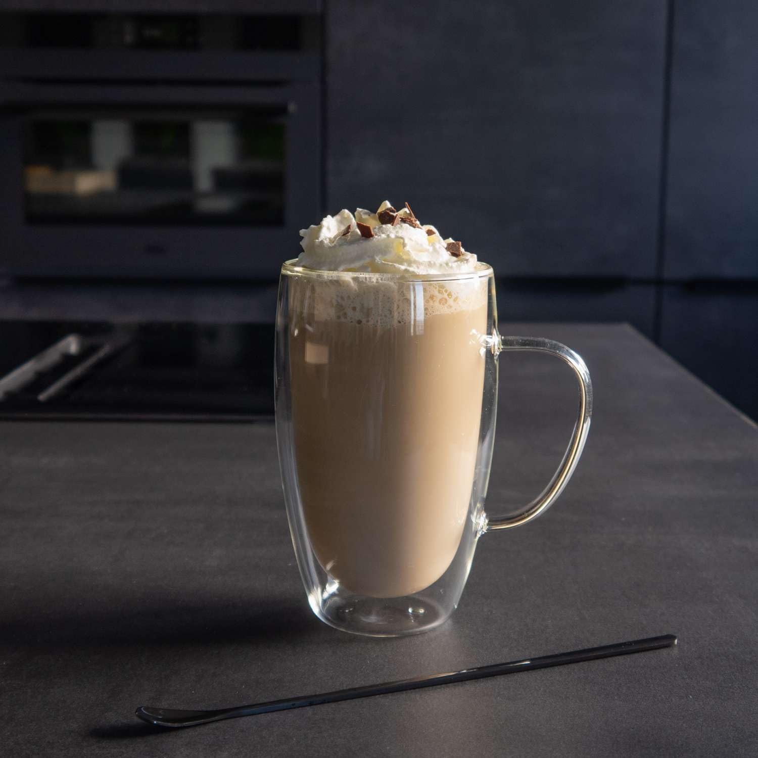 Intirilife Komplet 6 Czarnych łyżek Latte Macchiato z nierdzewnej stali - Długość 22 cm - Długie łyżeczki do deserów, idealne do kawy, mlecznych koktajli i drinków