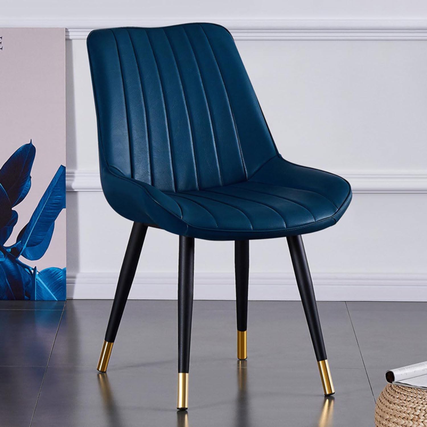 Chaise de salle à manger scandinave en PU rembourré avec pieds en fer noir