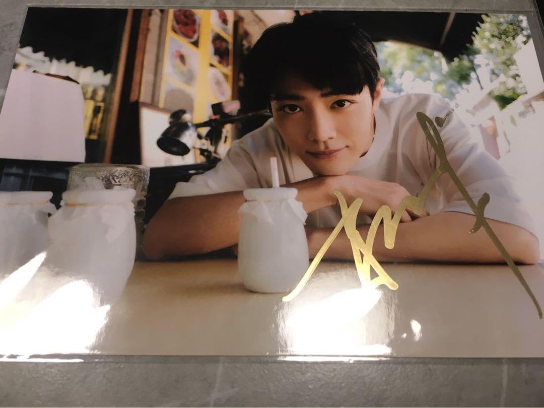 Amazon.co.jp: シャオジャン 肖战 直筆サイン入り写真2枚セット : おもちゃ