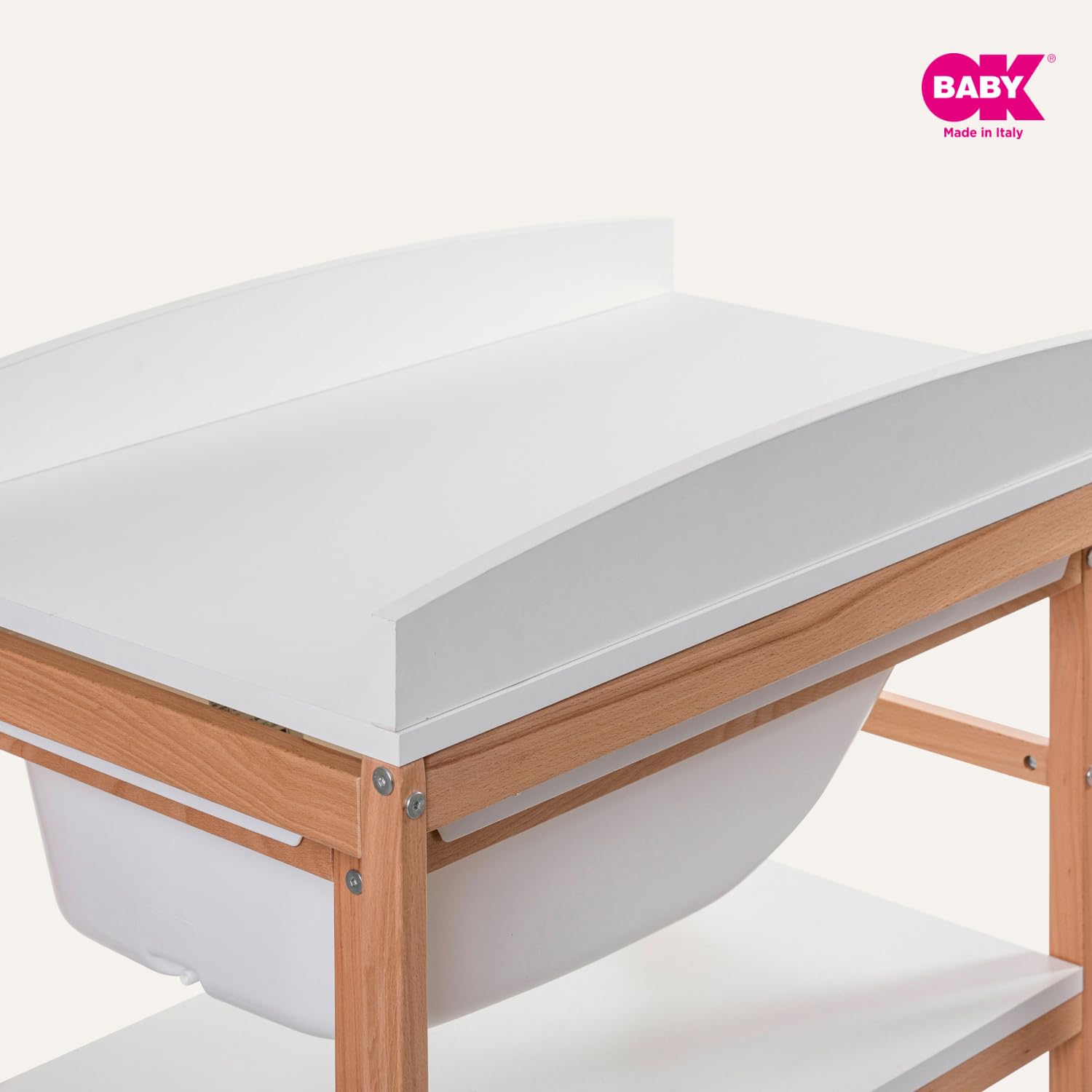 OKBABY Woody - Fasciatoio in Legno con Vaschetta Ergonomica e Ruote, Completo di Materassino Soffice per il Cambio del Neonato - 0-12 Mesi (11kg) - Bianco