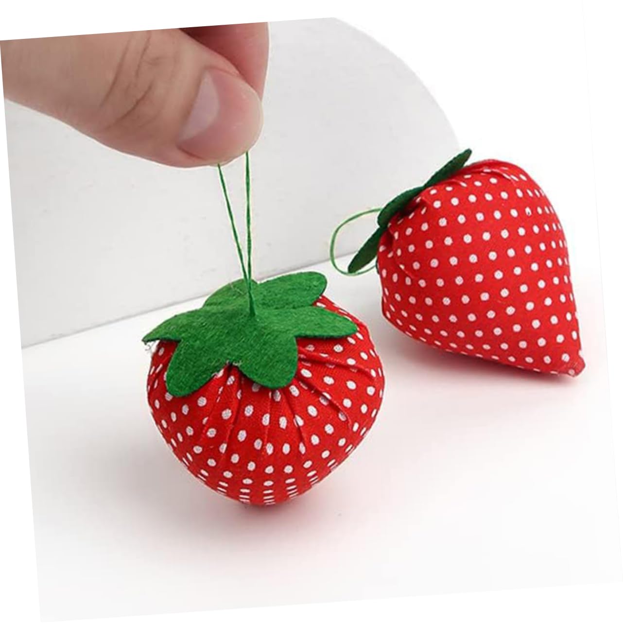 NUOBESTY 30 Piezas alfiletero de costura accesorios de fresa Accesorios de casa descanso pin porta alfileres relleno Asiento de aguja algodón herramientas de costura soporte poliéster rojo